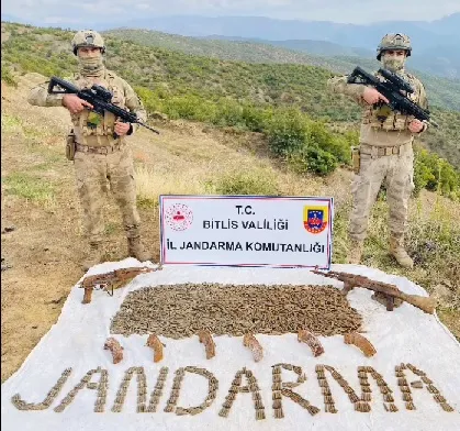 Hizan’da Araziye Gizlenmiş  Silah ve Mühimmat Bulundu