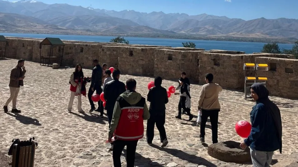 Ebeveyn Kaybı Yaşayan Çocuklar Van Akdamar Adası’nda Unutulmaz Bir Gün Geçirdi