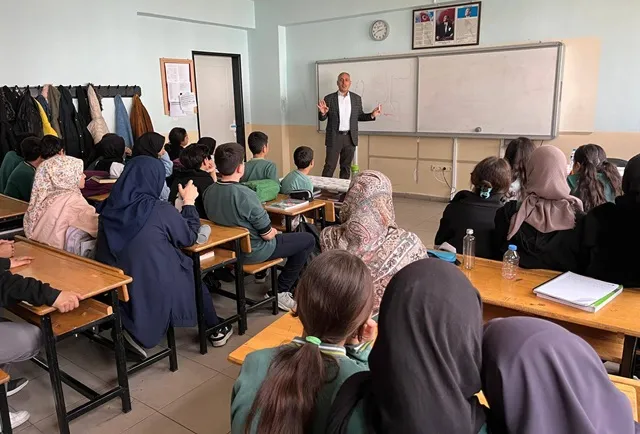 TATVAN’DA ÖĞRENCİLERE DİNİ VE AHLAKİ DEĞERLER ANLATILDI