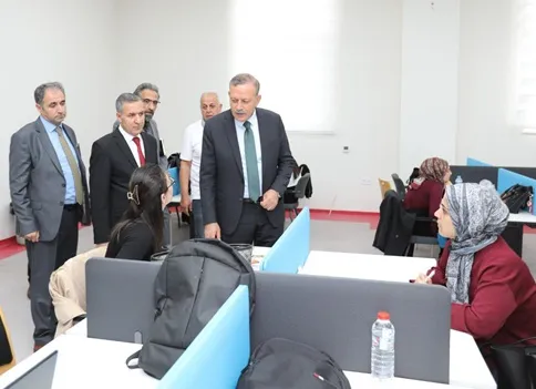 Rektör Elmastaş, Prof. Dr. Fuat Sezgin Kütüphanesi  ve Yaşam Merkezi’nde İncelemelerde Bulundu