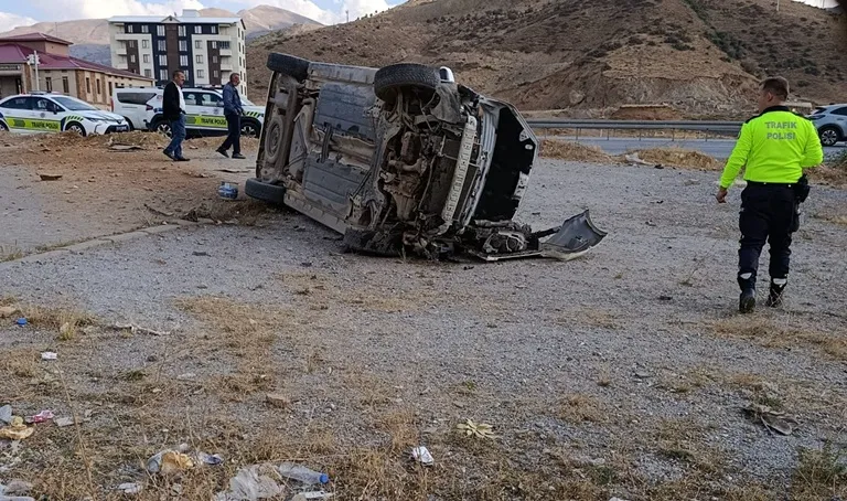 Tatvan’da Trafik Kazası: 3 Yaralı