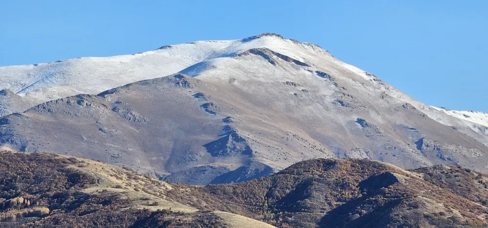 Tatvan’ın Yüksek Kesimleri Karla Kaplandı, Soğuk Hava Kendini Hissettirdi