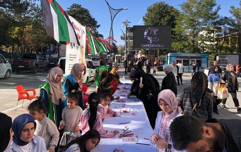 Tatvan’da Filistinli Çocuklara  Destek Etkinliği Düzenlendi