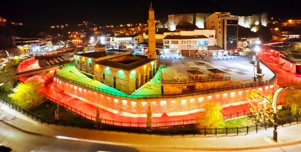 Bitlis Deresi Turuncu Işıklarla  Şiddete Karşı Mesaj Verdi