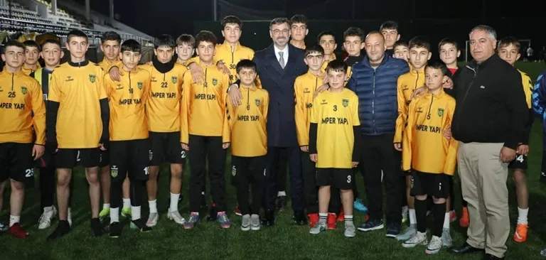 Başkan Tanğlay’dan Bitlis Spor Altyapısına Moral Ziyareti