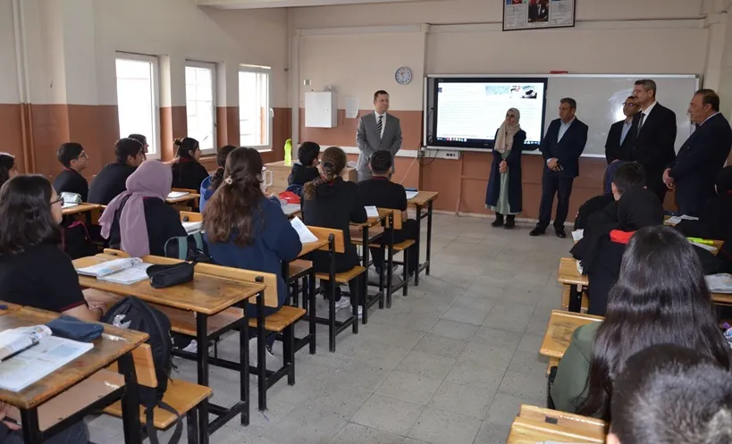 Kaymakam Demirer’den  Anadolu Lisesine Ziyaret