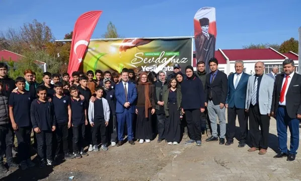 TATVAN’DA OKUL BAHÇELERİ “YEŞİL VATAN”  PROJESİYLE FİDANLARLA DONATILIYOR
