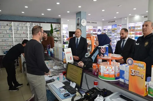 Kaymakam Demir, Tatvan Esnafını  Ziyaret Etmeye Devam Ediyor