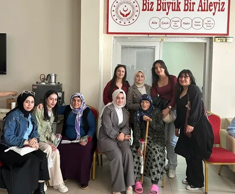 BEÜ Öğrencilerinden Huzurevine  Duygusal ve Eğitici Ziyaret