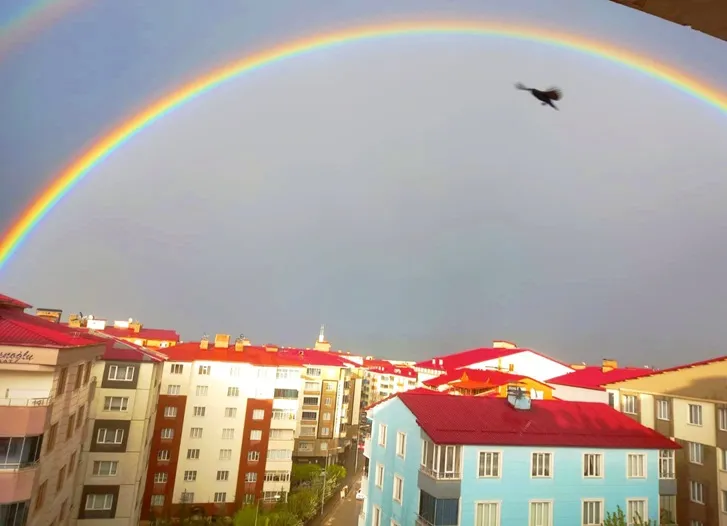 Çift Gökkuşağı Tatvan’da  Gökyüzünü Renklendirdi