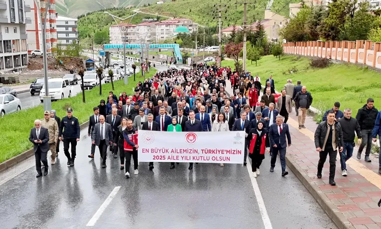 Bitlis’te “Aile Günü Farkındalık Yürüyüşü”