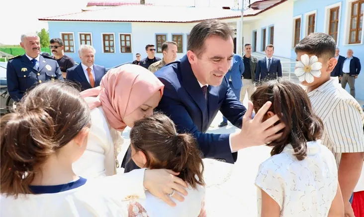 Vali Karakaya’dan Bayram’da  Çocuklara Anlamlı Ziyaret