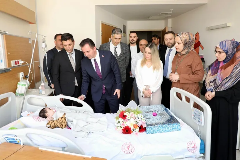 Vali Karakaya’dan Tatvan Devlet  Hastanesi’ne Bayram Ziyareti