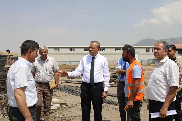 BEÜ Kampüsünde Çalışmaları Devam Ediyor :  Rektör Elmastaş Sahada İnceleme Yaptı