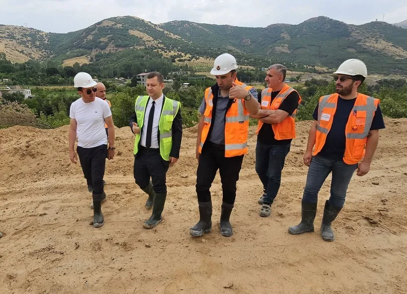 Kaymakam Demirer, Ulaşımı Rahatlatacak Tatvan Çevre Yolu T-2  Tünelini İnceledi
