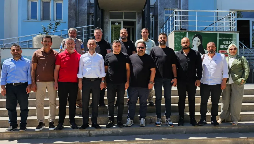 AK PARTİ TATVAN İLÇE BAŞKANI AYAZ’DAN İLÇEDEKİ ÇALIŞMALAR VE BİLGİ KİRLİLİĞİNE İLİŞKİN AÇIKLAMA
