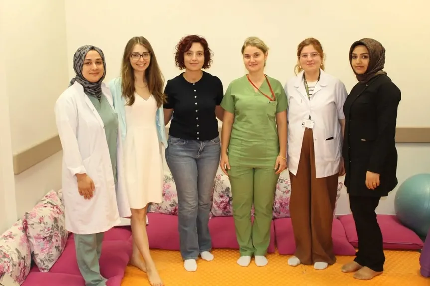Tatvan Devlet Hastanesi Gebe Okulu’ndan  Mezun Olanlara Randevu Kolaylığı